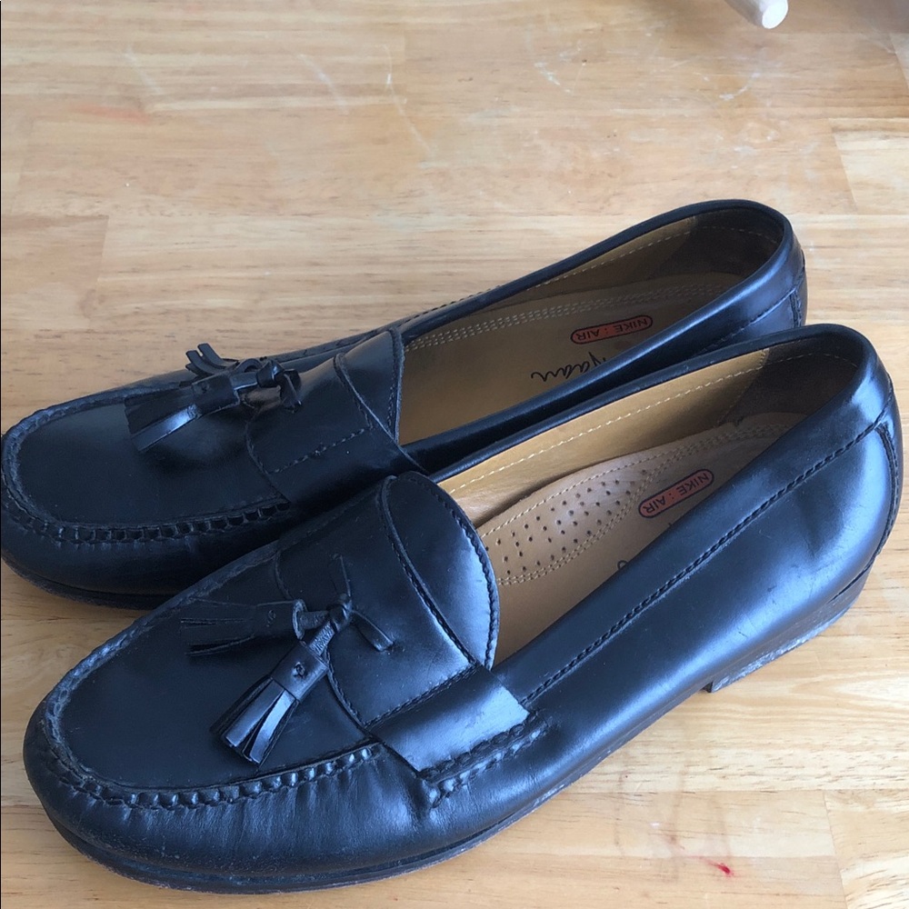 Men’s VTG Cole Haan  81/2 medium Classic Black Tassel Loafers